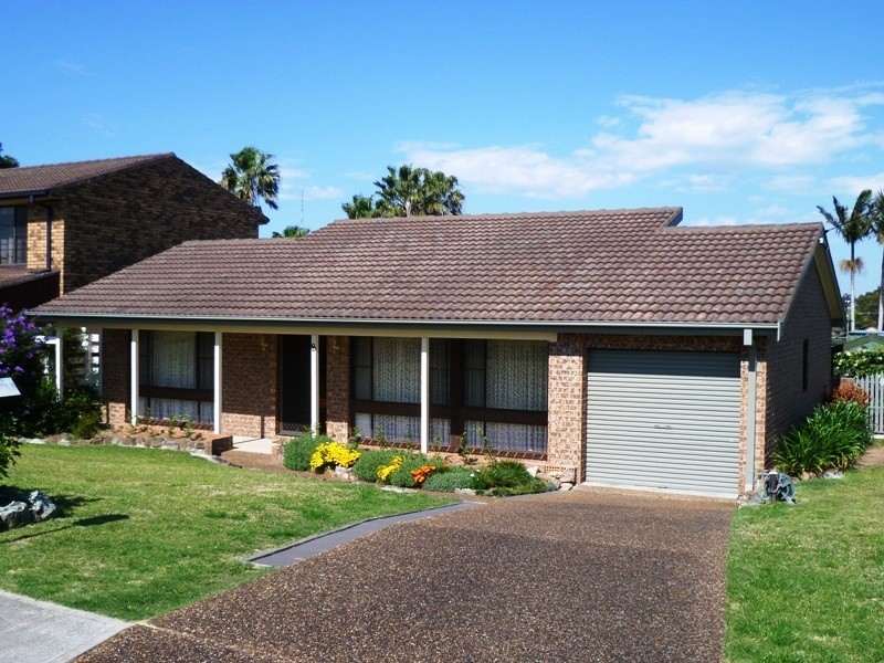 8 Greenslopes Drive, Raymond Terrace NSW 2324