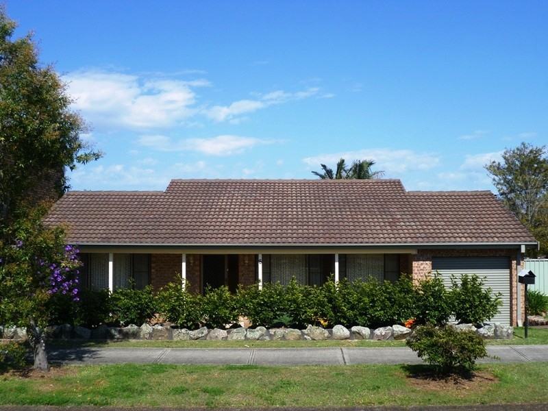 8 Greenslopes Drive, Raymond Terrace NSW 2324