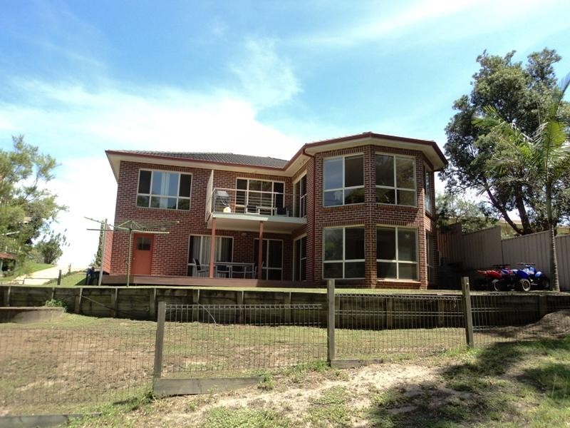 16 NAGLE STREET, Fern Bay NSW 2295