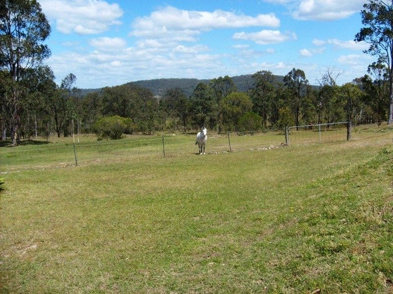 9 Holmwood Road, Seaham NSW 2324