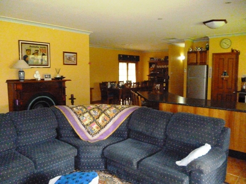 2 Montrose Close, Seaham NSW 2324