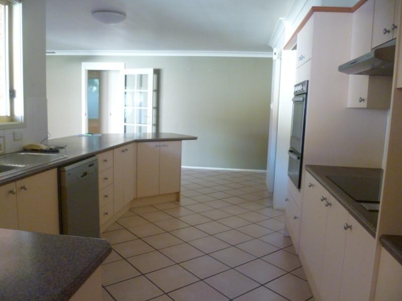 32 HOLWELL CIRCUIT, Raymond Terrace NSW 2324