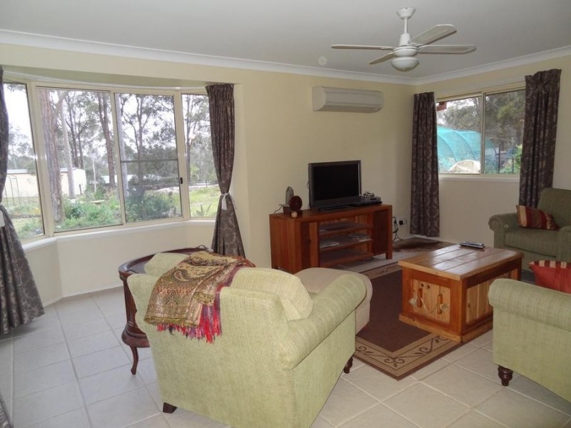 1 Mountain View Close, Seaham NSW 2324