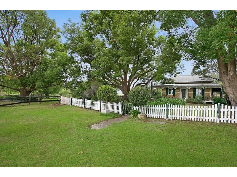 1 Woodberry Road, Millers Forest NSW 2324