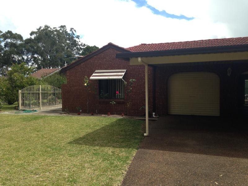 FLAT 2 DEAS PLACE, Raymond Terrace NSW 2324