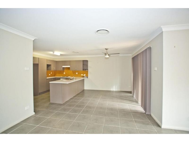 2/175 Benjamin Lee Drive, Raymond Terrace NSW 2324