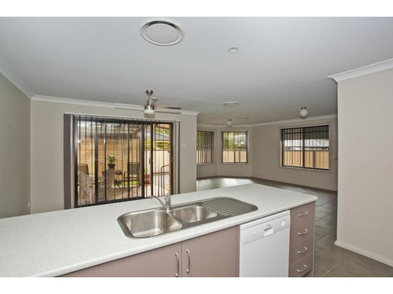 2/175 Benjamin Lee Drive, Raymond Terrace NSW 2324