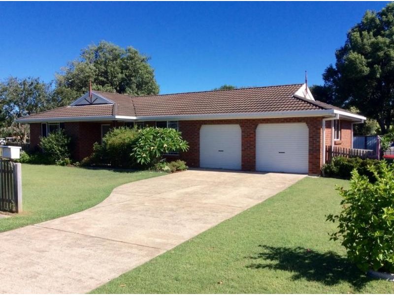 2 Cederwood Crescent, Raymond Terrace NSW 2324