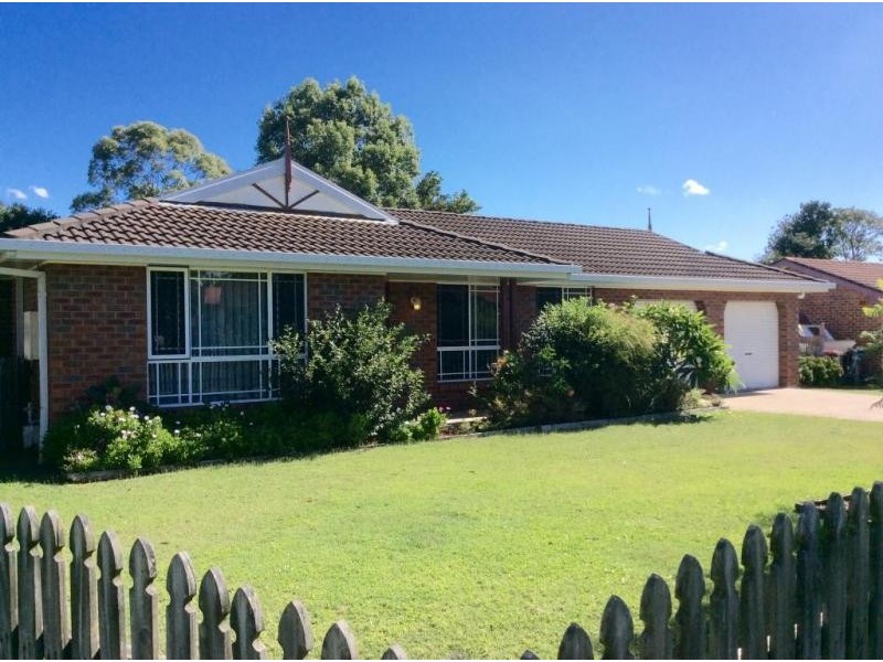 2 Cederwood Crescent, Raymond Terrace NSW 2324
