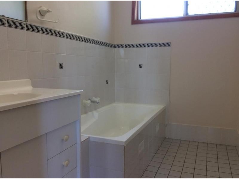 2 Cederwood Crescent, Raymond Terrace NSW 2324