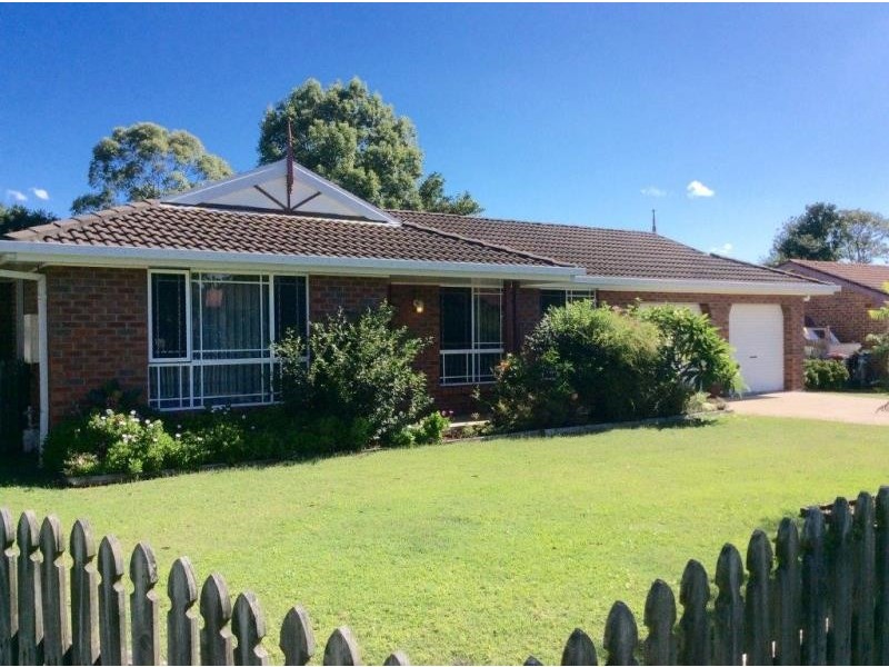 2 CEDERWOOD CRESCENT, Raymond Terrace NSW 2324