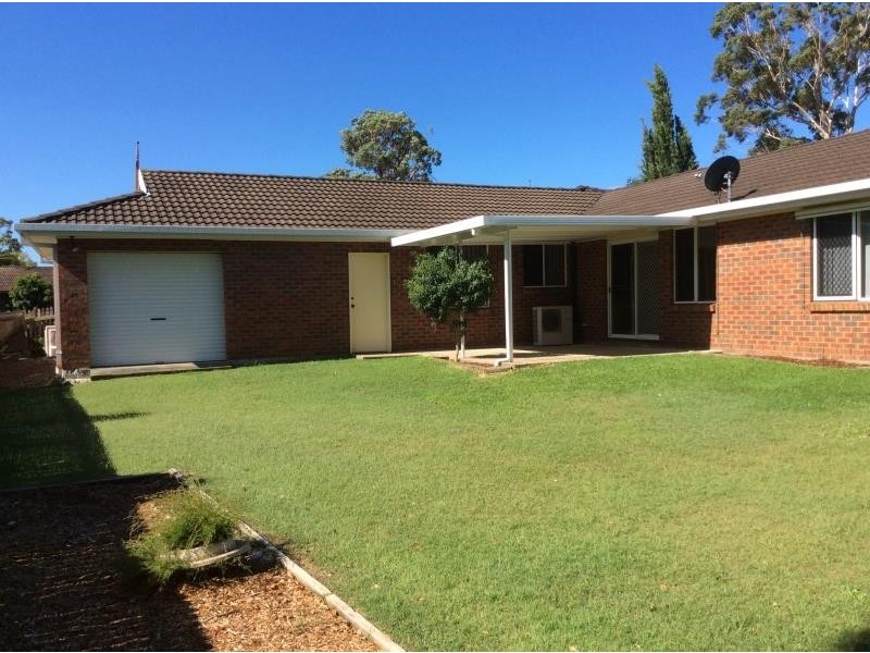 2 CEDERWOOD CRESCENT, Raymond Terrace NSW 2324