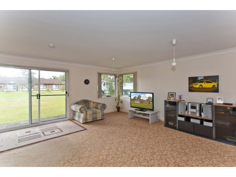 8 Kingston Parade, Raymond Terrace NSW 2324