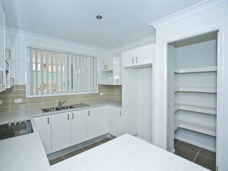 11 OAKS CIRCUIT, Raymond Terrace NSW 2324