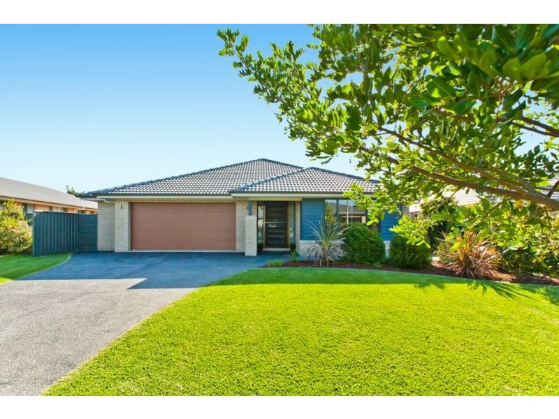12 Oimara Street, Fern Bay NSW 2295
