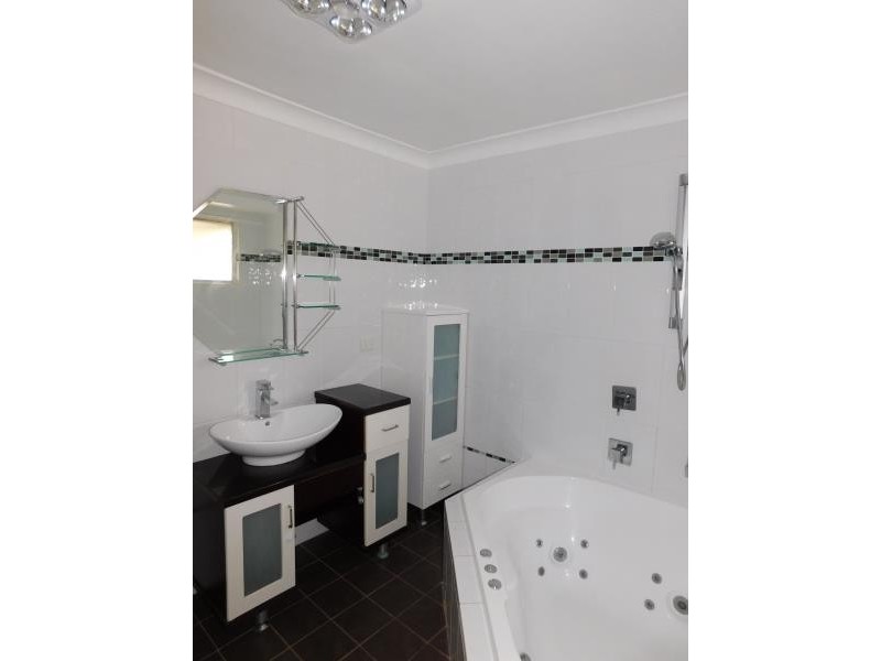 10 GARDEN AVENUE, Raymond Terrace NSW 2324