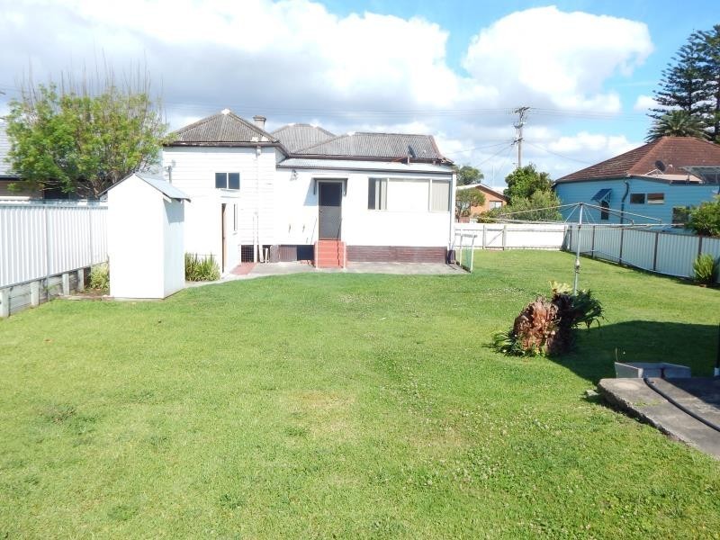 72 DUNBAR STREET, Stockton NSW 2295