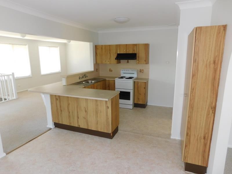 4 HILLSIDE CLOSE, Raymond Terrace NSW 2324