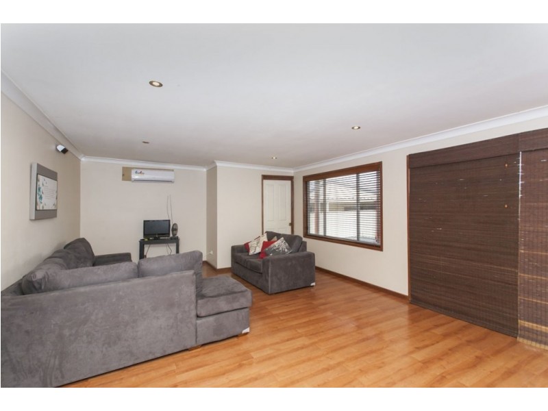 17 Annette Close, Woodberry NSW 2322