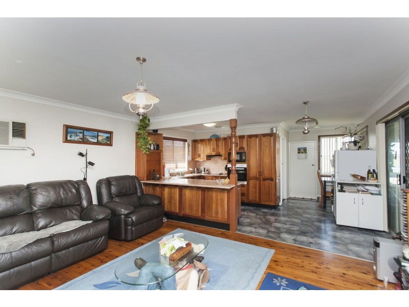37 Redbill Drive, Woodberry NSW 2322