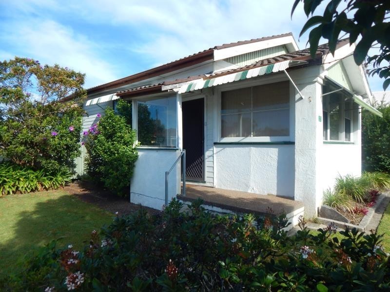 2 QUEENS ROAD, New Lambton NSW 2305