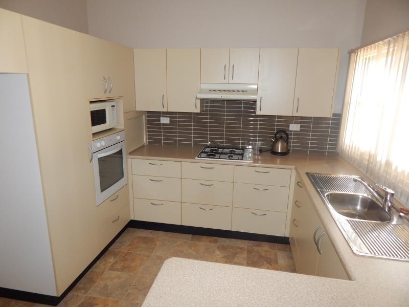 2 QUEENS ROAD, New Lambton NSW 2305