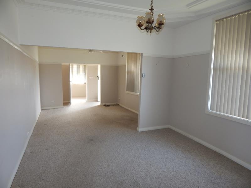 2 QUEENS ROAD, New Lambton NSW 2305