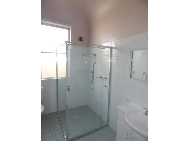 2 QUEENS ROAD, New Lambton NSW 2305