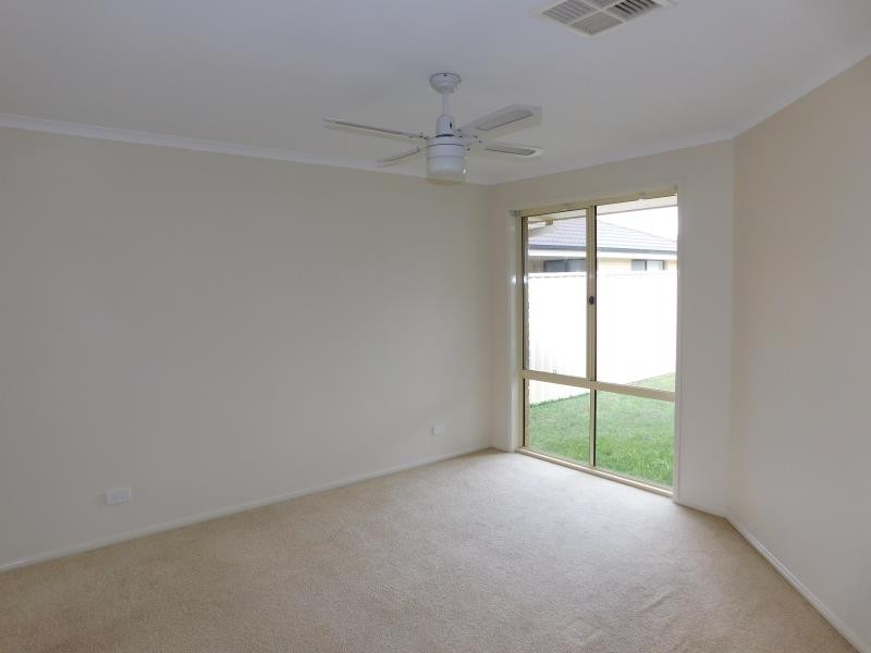 27 STRUTT CRESCENT, Metford NSW 2323