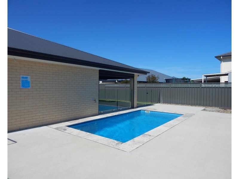 22 SEASIDE BOULEVARD, Fern Bay NSW 2295