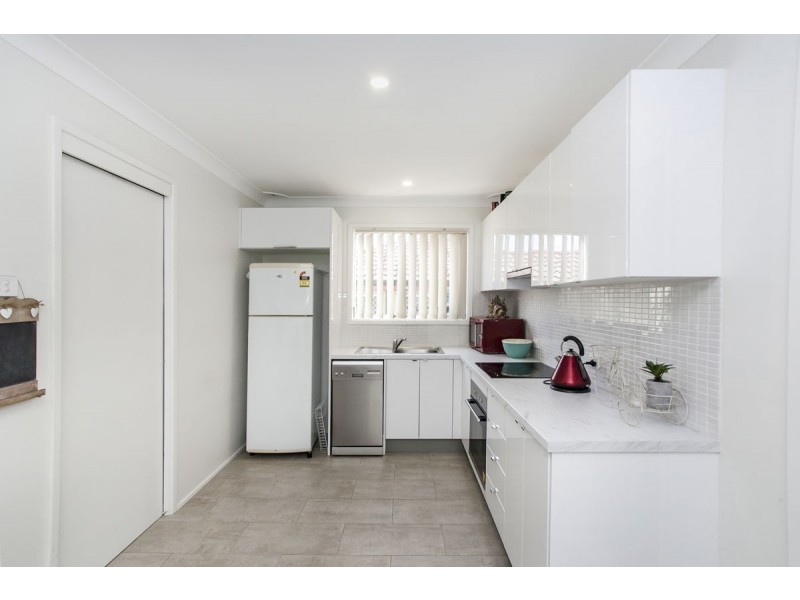 11 Kookaburra Parade, Woodberry NSW 2322