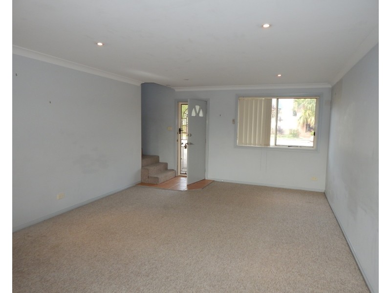 2/3 OAK CIRCUIT, Raymond Terrace NSW 2324