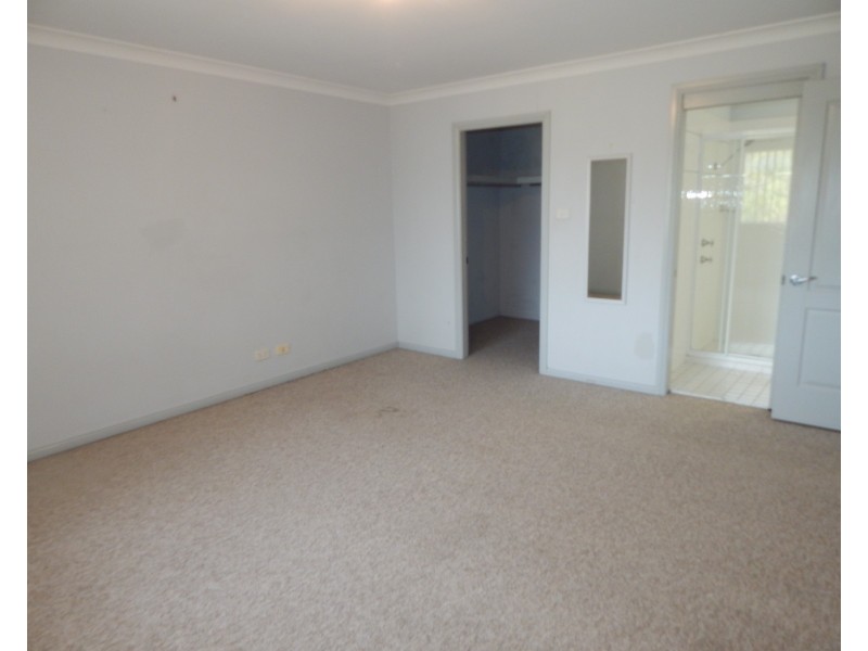 2/3 OAK CIRCUIT, Raymond Terrace NSW 2324