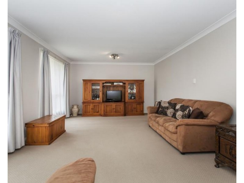 10 LOFTUS PLACE, Raymond Terrace NSW 2324