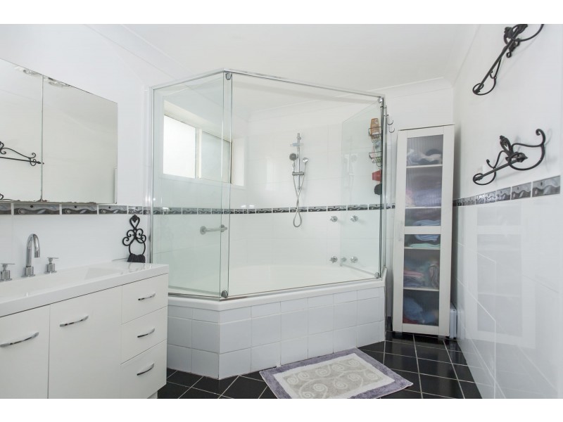 70 Hastings Drive, Raymond Terrace NSW 2324
