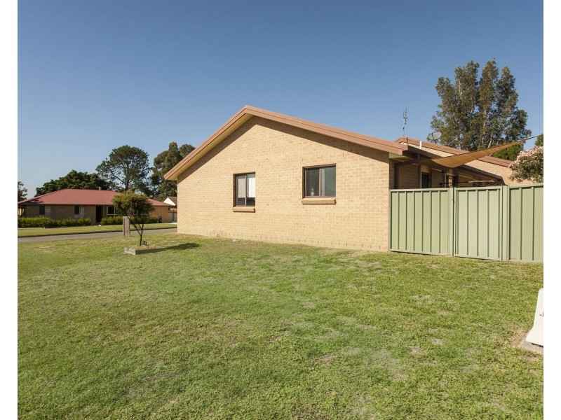 Unit 1 & 2/2 Blair Close, Raymond Terrace NSW 2324