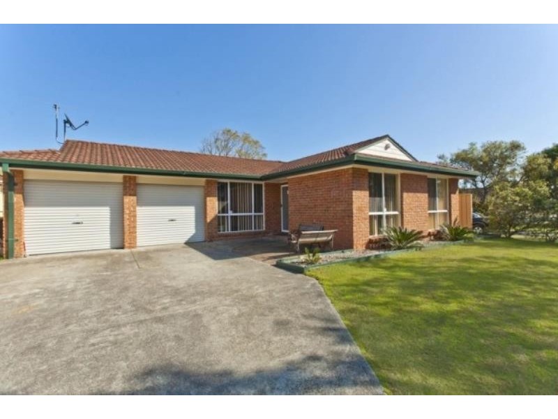 16 CEDERWOOD CRESCENT, Raymond Terrace NSW 2324
