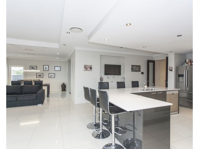 7 Edward Windeyer Way, Raymond Terrace NSW 2324