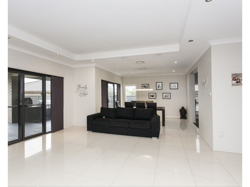 7 Edward Windeyer Way, Raymond Terrace NSW 2324