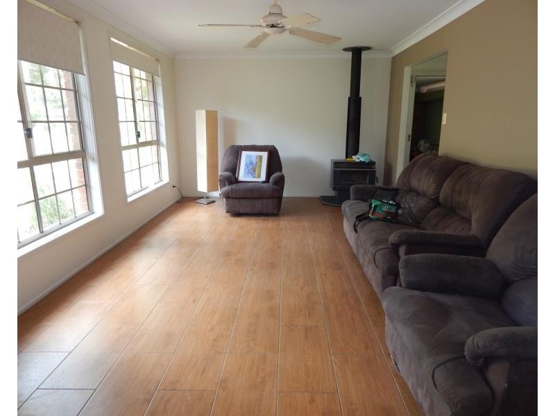 2 RABAR CLOSE, Seaham NSW 2324