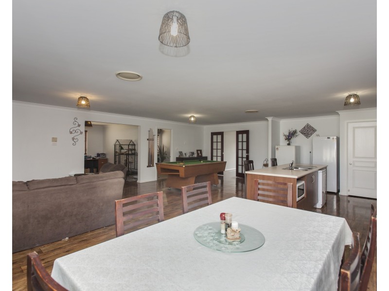25 MARTENS AVE, Raymond Terrace NSW 2324