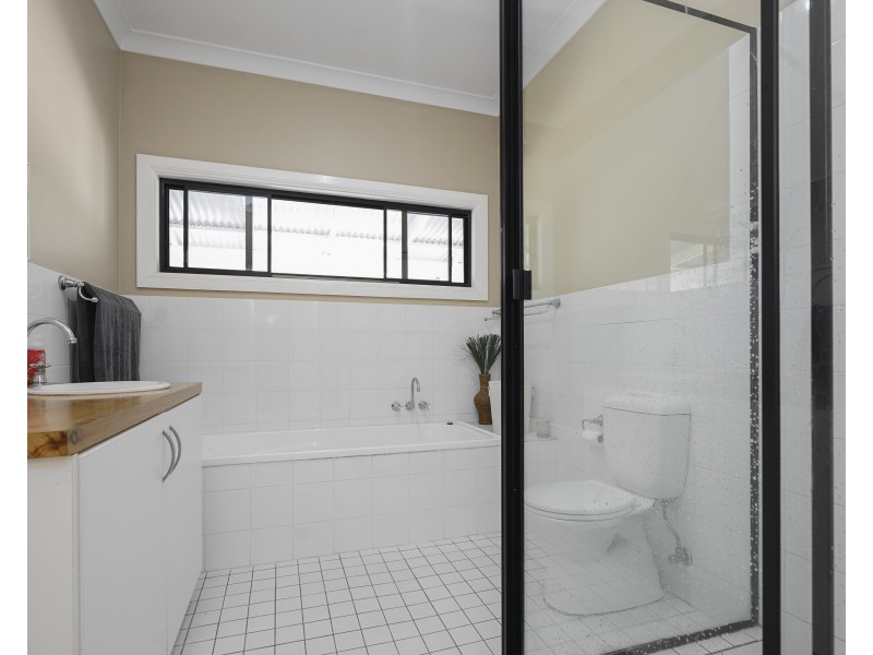 9 Giles Road, Seaham NSW 2324