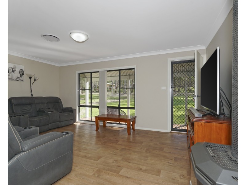 9 Giles Road, Seaham NSW 2324