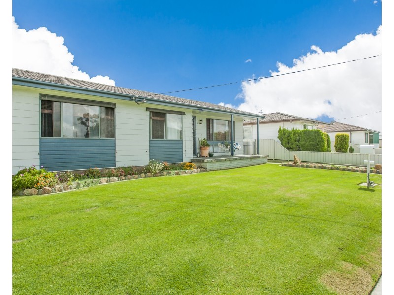 33 Burgess Parade, Tarro NSW 2322