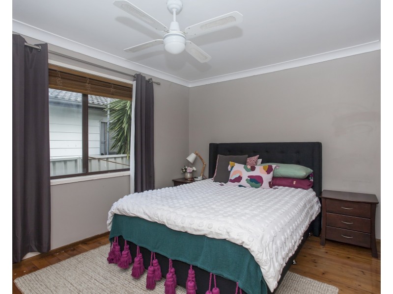 33 Burgess Parade, Tarro NSW 2322