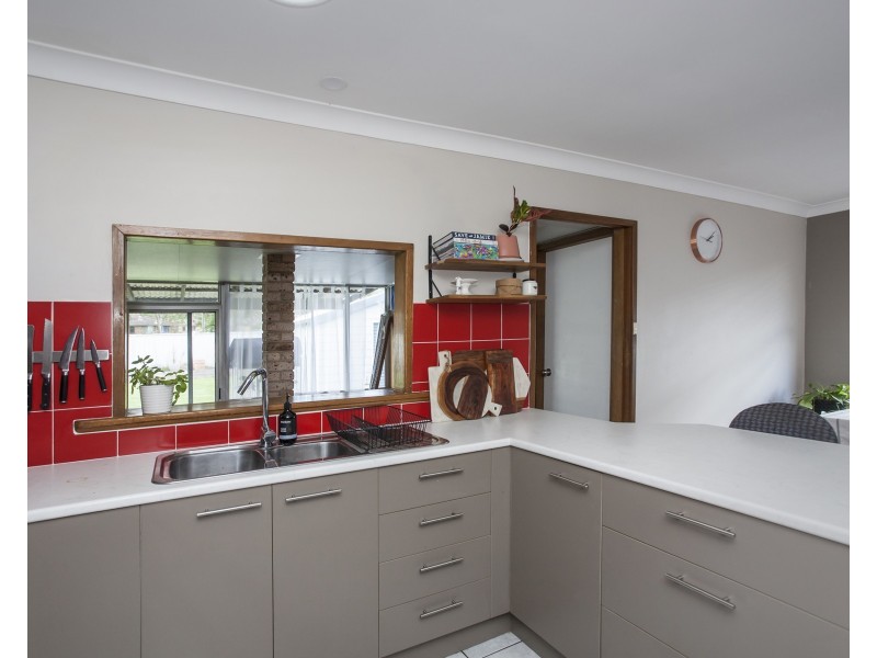 33 Burgess Parade, Tarro NSW 2322