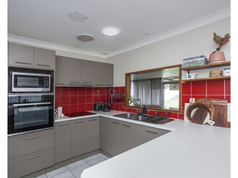 33 Burgess Parade, Tarro NSW 2322