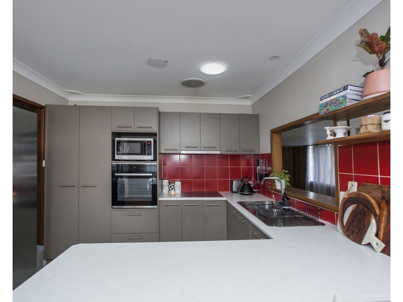 33 Burgess Parade, Tarro NSW 2322