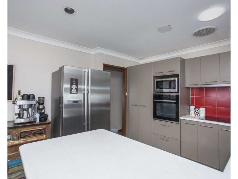 33 Burgess Parade, Tarro NSW 2322