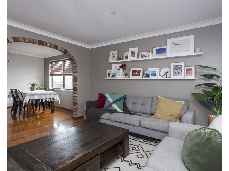 33 Burgess Parade, Tarro NSW 2322